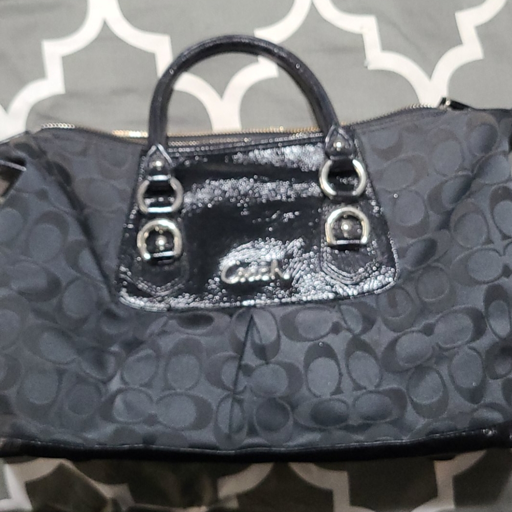 Coach shoulder or arm bag